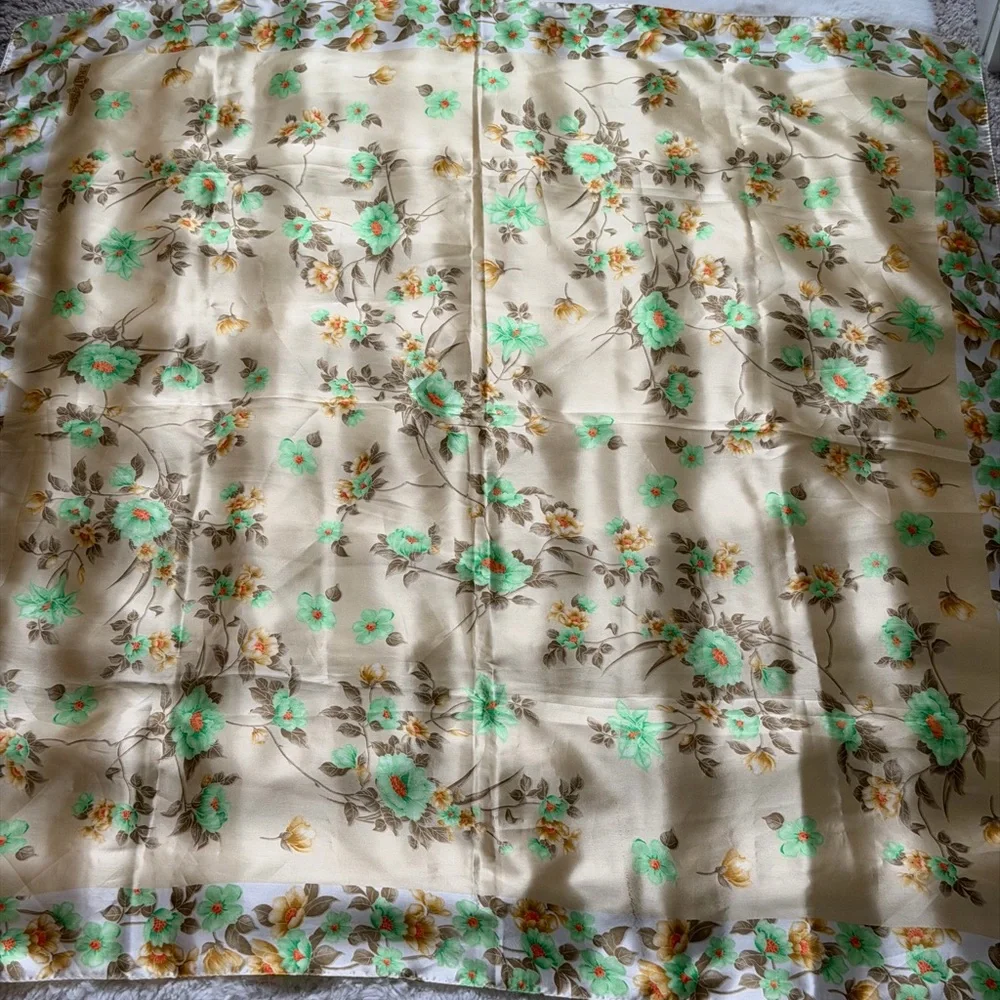 Flowy ERBIL Floral Satin Floral Scarf Gold Tone Mint Vintage Spring Accessory